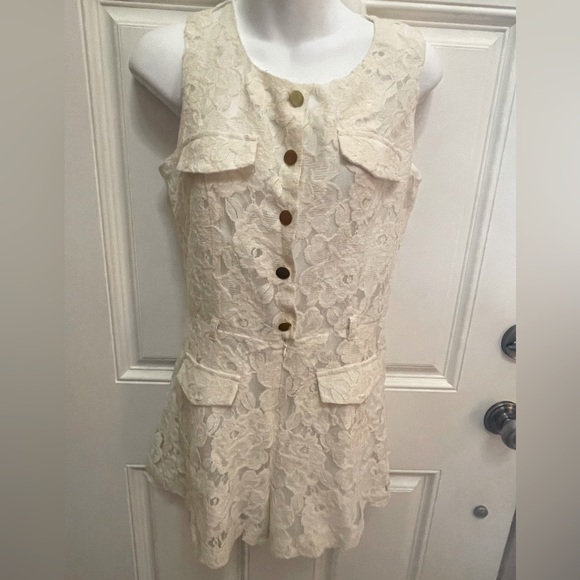 Medium size Jumper by L’atiste in a Lacey ivory coloured finish with belt straps - Picture 1 of 9